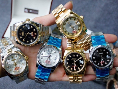 Tiền mất tật mang khi mua đồng hồ nhái các thương hiệu lớn